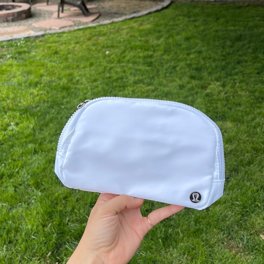 Lululemon everywhere belt bag